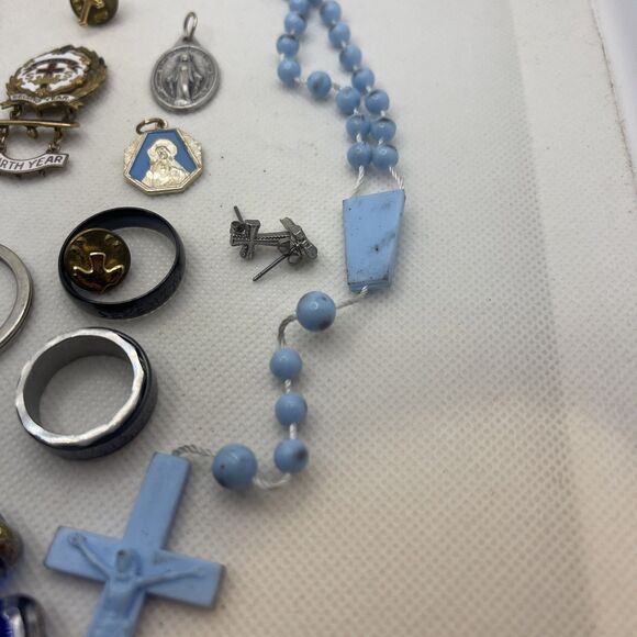 Vintage Rosaries, Crosses, Rings, Token, Key Chain, Pins, Bracelet Religious Lot - Picture 11 of 13